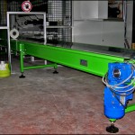 Konsis konveyör – Vatan plastik makine çıkışı PVC bantlı konveyör sistemi..